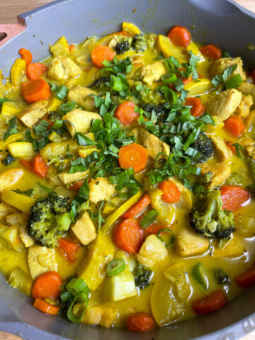 Turmeric chicken curry