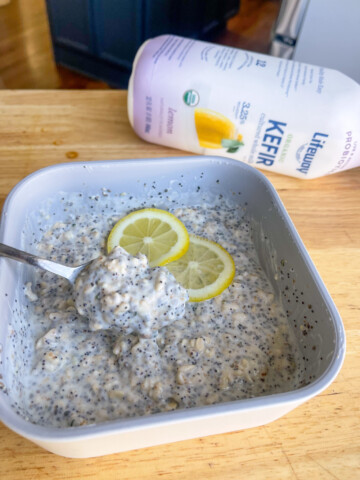 Lemon poppyseed overnight oats